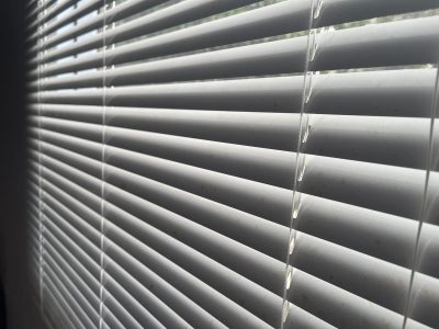 Close-up,Of,Slightly,Dirty,White,Window,Blinds,With,Sunlight,Streaming